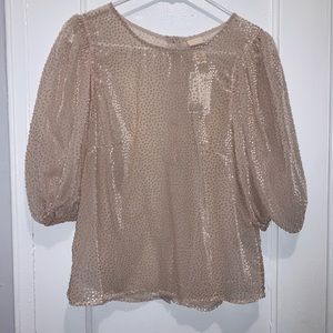 Sheer eyelet top ballon sleeve.
